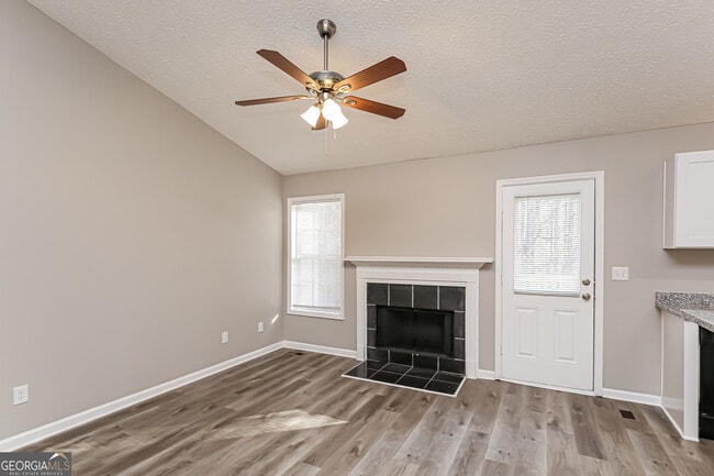 Photo - 3957 Edgebrook Dr