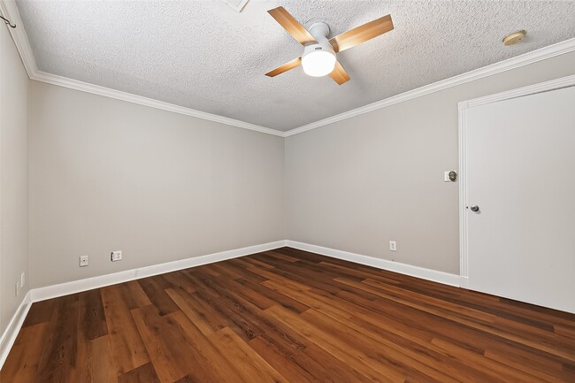 Photo - 4727 Merwin St