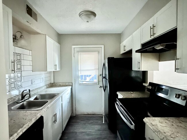 Photo - 2067 Goldbrier Ln