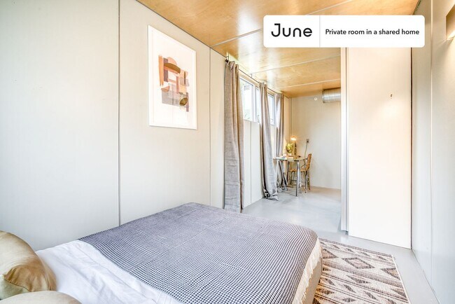 Photo - Room in Shared 6 bed/6 bath home Unidad F