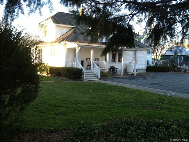 Photo - 232 Maple Ave