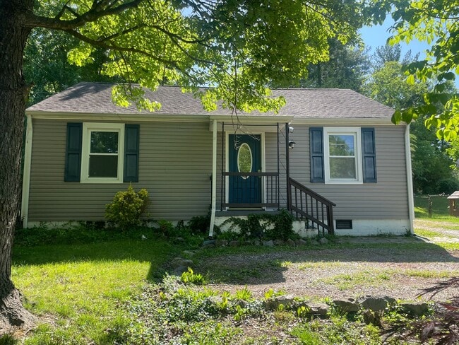 Building Photo - Knoxville 37920 - Adorable 2 bedroom 1 bath home in the Heart of South Knoxville-Pet Friendly - C...