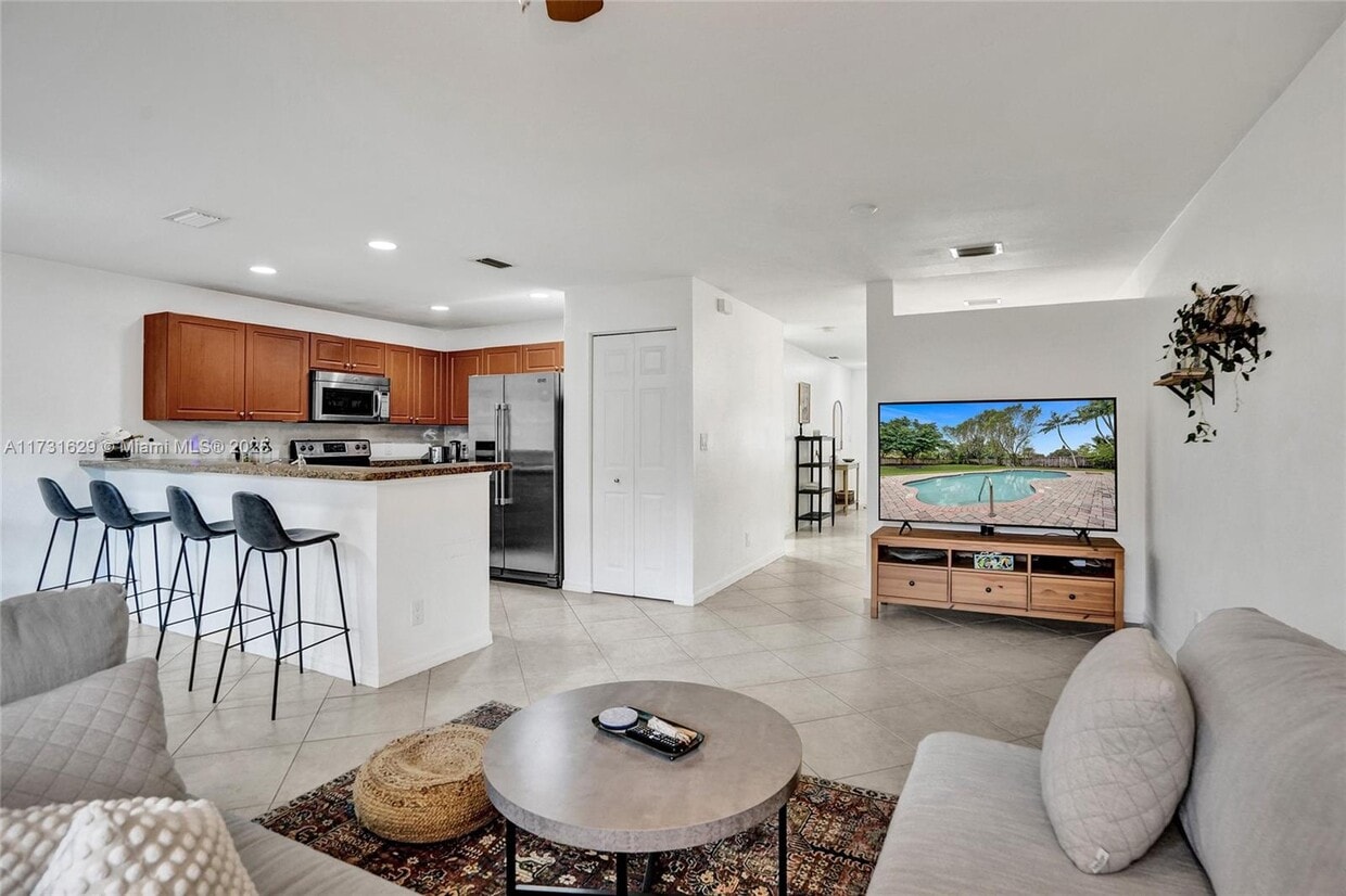 Photo - 330 SW 2nd Ave (Hallandale Beach, FL)