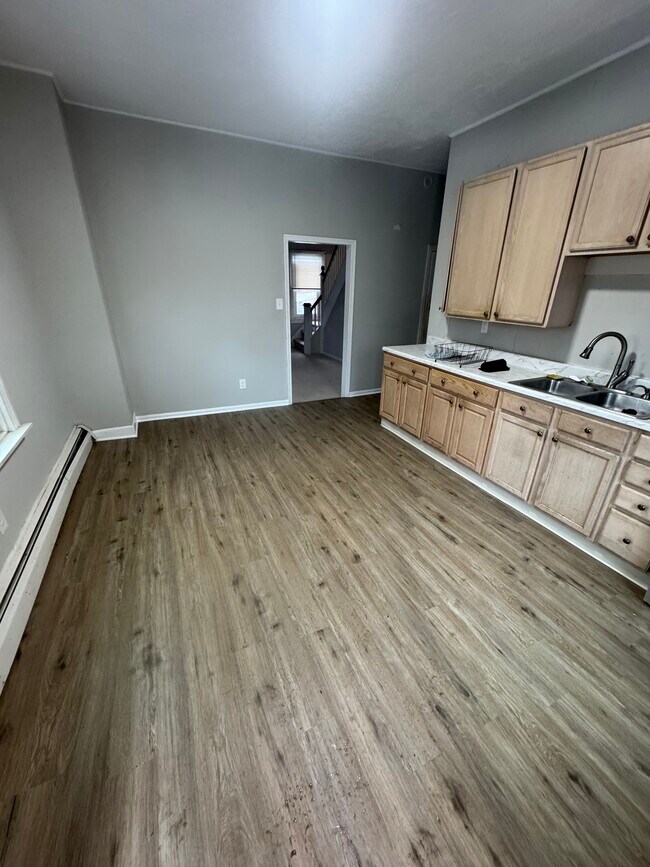 kitchen - 801 E Street Rd