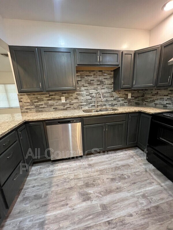 Photo - 434 40th Ave NE