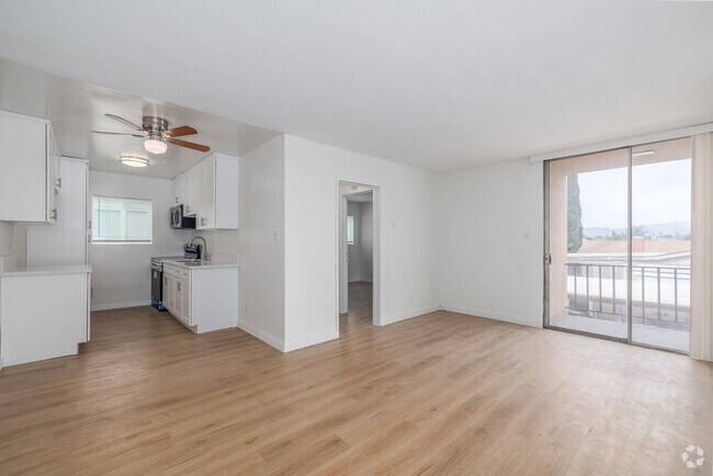 1BR, 1BA - 750SF - Living Room