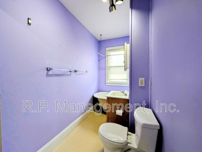 Photo - 340 16th Ave NE