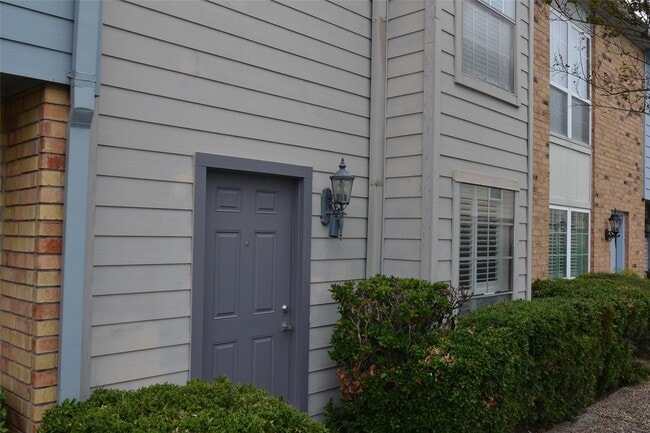 Building Photo - 6111 Beverly Hill St Unit 43