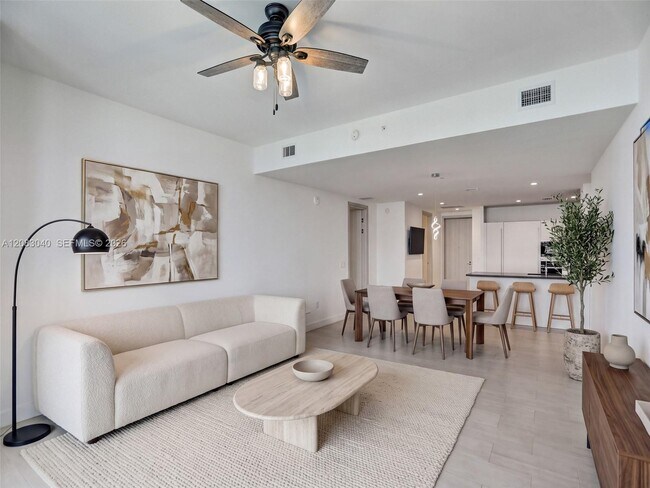 Building Photo - 1000 Brickell Plaza Unit PH5103