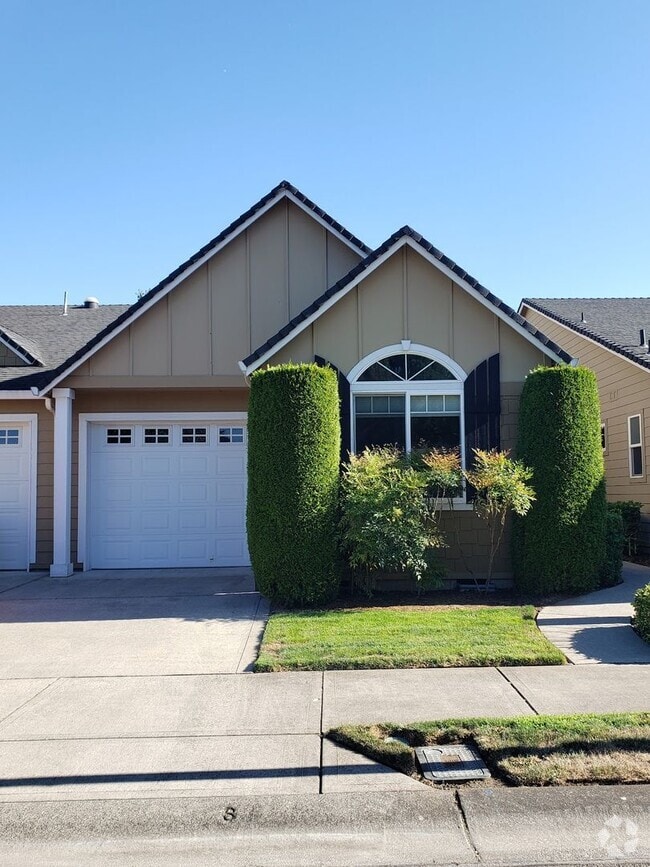 Building Photo - Charming & Comfortable Home