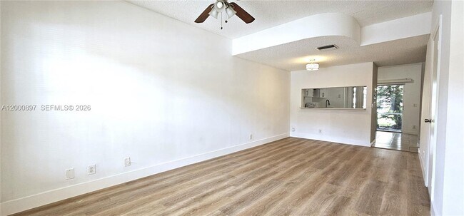 Photo - 46 Simonton Cir