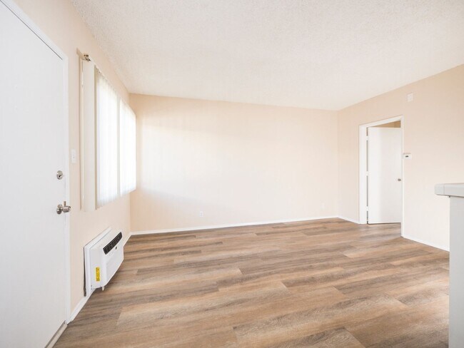 Photo - 1645 N. Winona Blvd