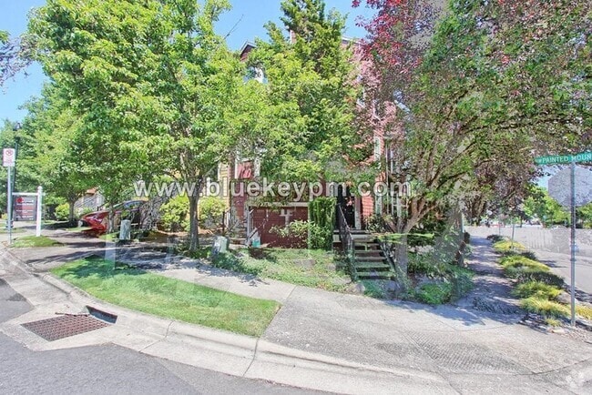 Building Photo - 3 Bed, 2.5 Bath Townhome in Hillsboro Near...