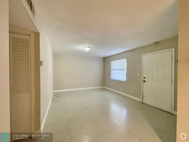 Building Photo - 607 NE 29th Dr Unit 25 Rental