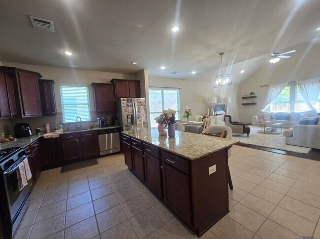 Photo - 1412 Alouette Dr
