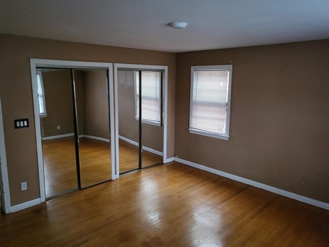 Photo - 128 E Maple St Unit Lg 2Bdr +yd+ basement