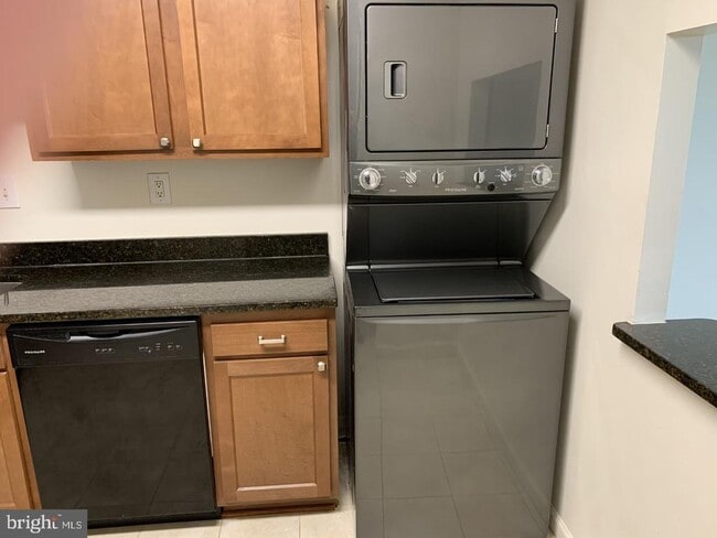 Photo - 3701 S George Mason Dr Unidad 710N