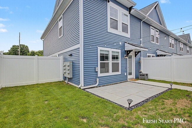 Photo - 3-Bed with 2.5 Baths in Rockford's Serene Setting with Fenced in Yard