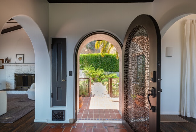 Photo - 2880 Durand Dr