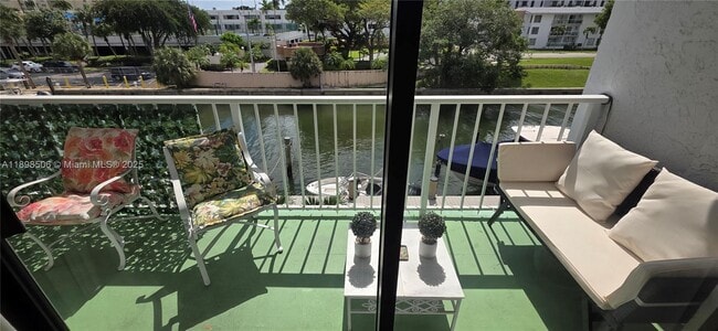 Building Photo - 1650 NE 115th St Unit 310