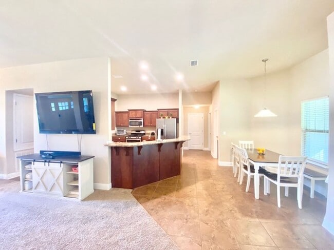 Building Photo - 6040 Trestle St