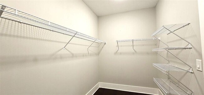 Photo - 1993 Memorial Dr SE