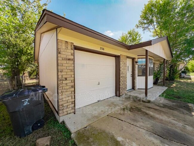 Photo - 2516 N W S Young Dr