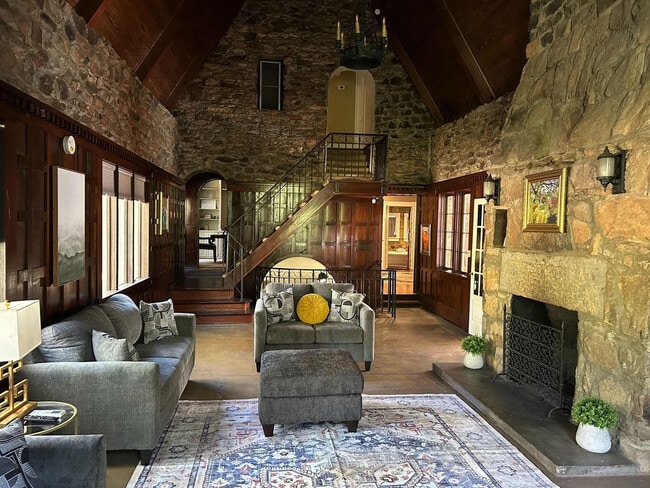 Building Photo - 1414 Dinglewood Dr