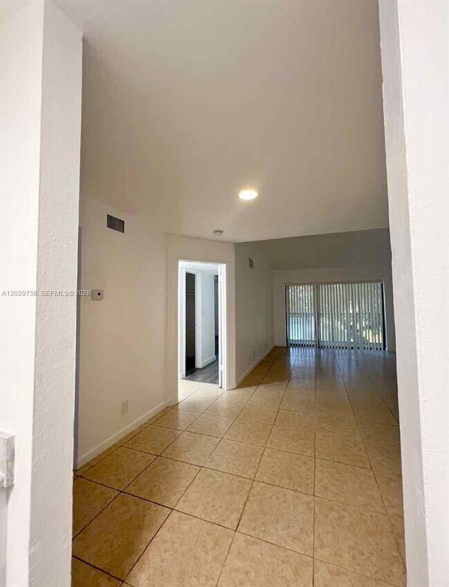 Photo - 8719 NW 39th St Unidad 8719
