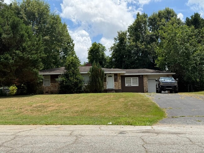 211 Beauregard Ave