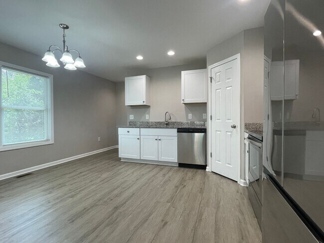 Photo - 605 Frank St