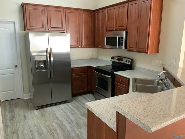 Photo - 285 Shadow Ct SW