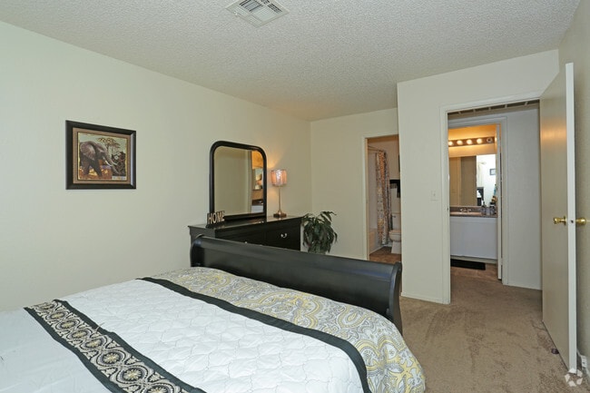 2BR,2BA-Colony Bedroom