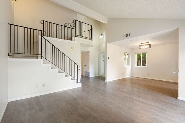 Photo - 9417 Aizenberg Cir