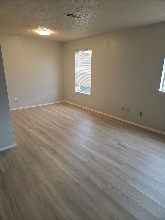 Photo - 5510 Brookview Ct Unidad # A - 1st floor