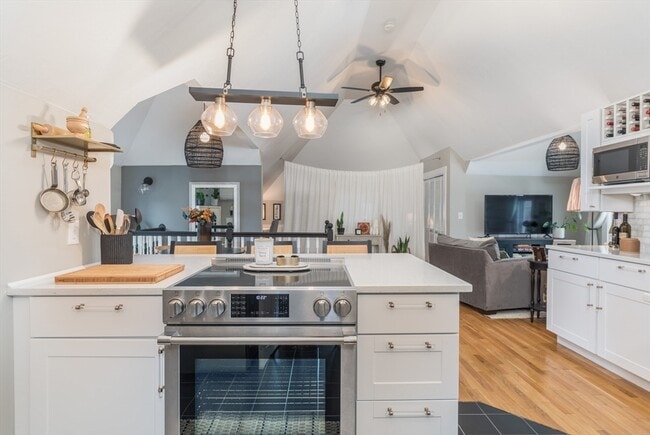 Building Photo - 36 Saxton St Unit 3