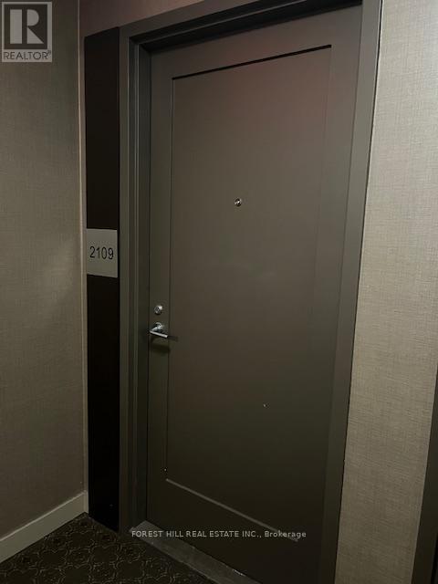 Photo - 320 Tweedsmuir Ave