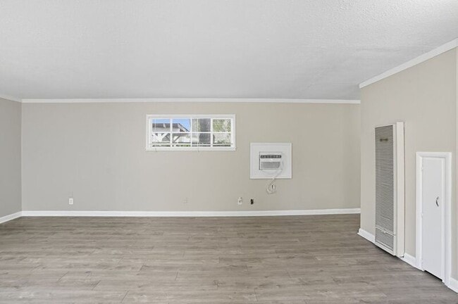 Photo - 1644 S Knoxville Ave