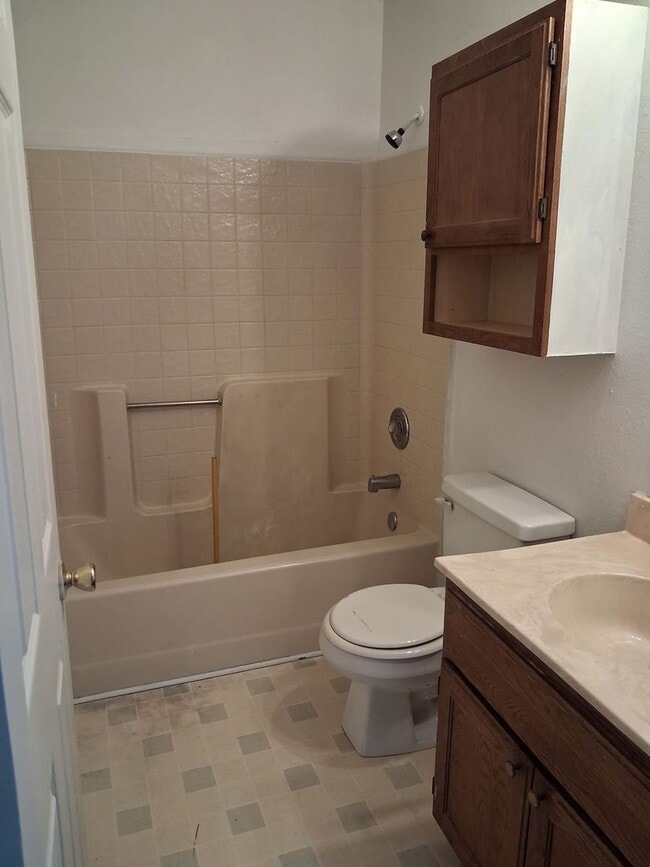 Photo - 1006 N Elm St