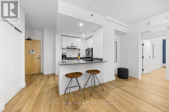 Photo - 161 Laurier Ave W Unit 617