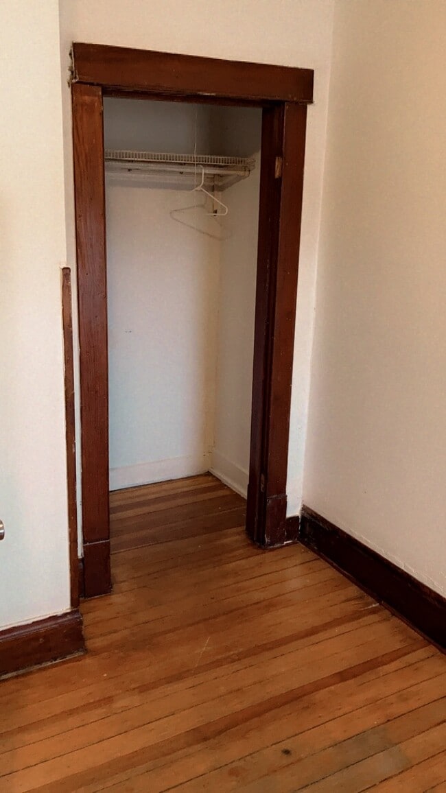 105 Main St S