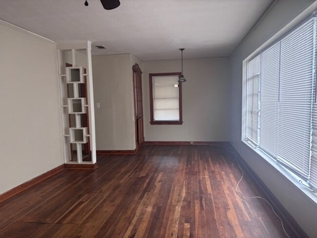 Photo - 323 Sykes Rd