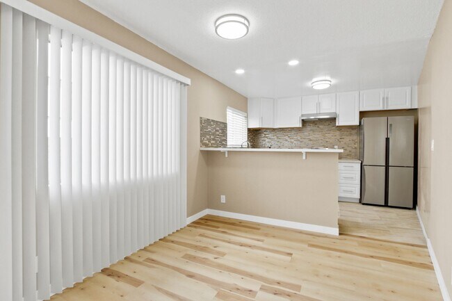 1234 Wellesley Ave Unit 01