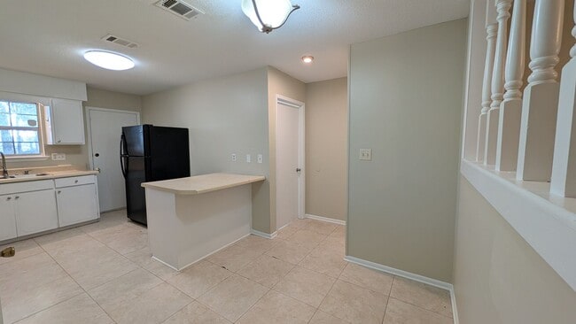 Photo - 161 Benjamin St
