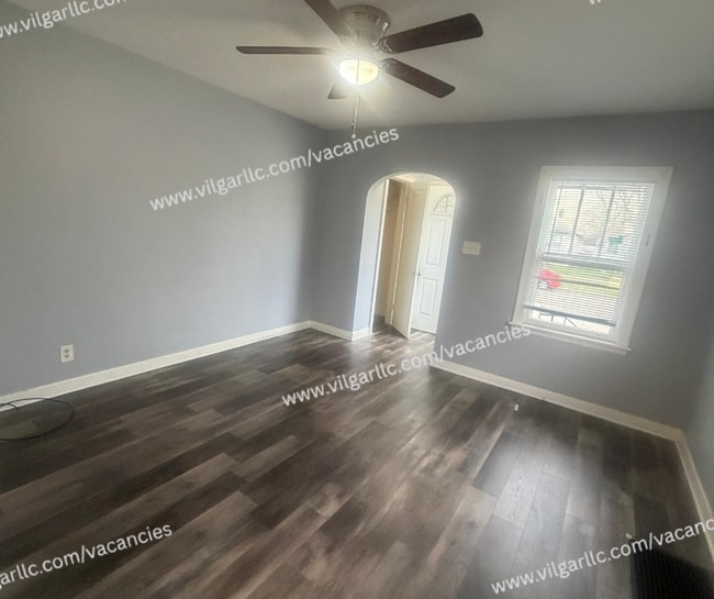 Photo - 511-511 169th St