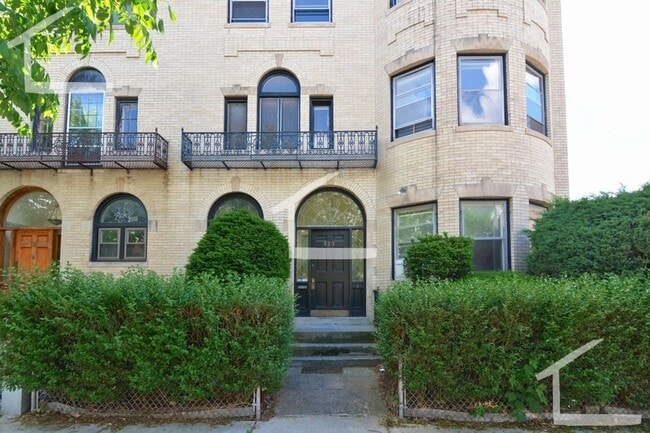 Building Photo - 923 Beacon, #3, Unit 3,