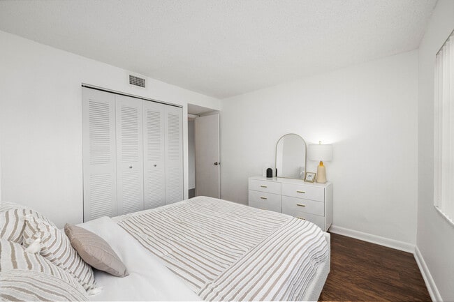 2/2 - Guest Bedroom
