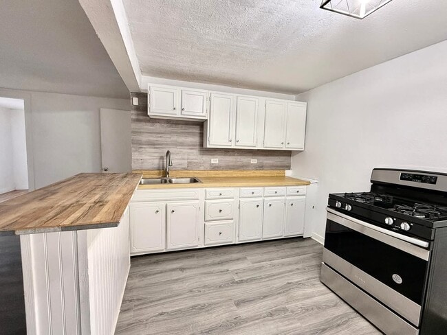 Photo - 35 Monroe Ave NE