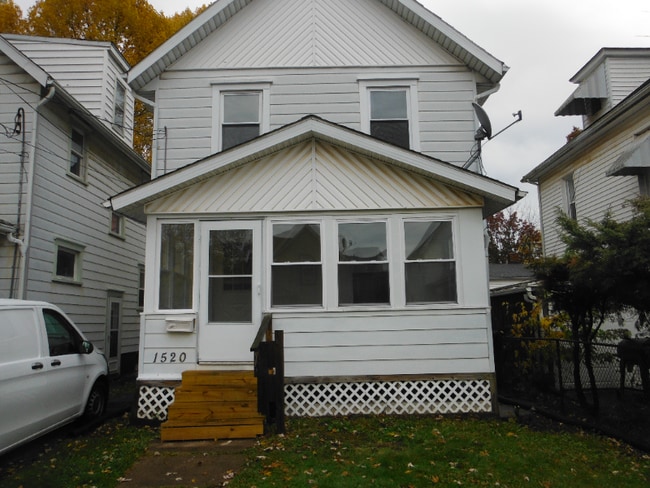 Photo - 1520 Frazer Ave NW