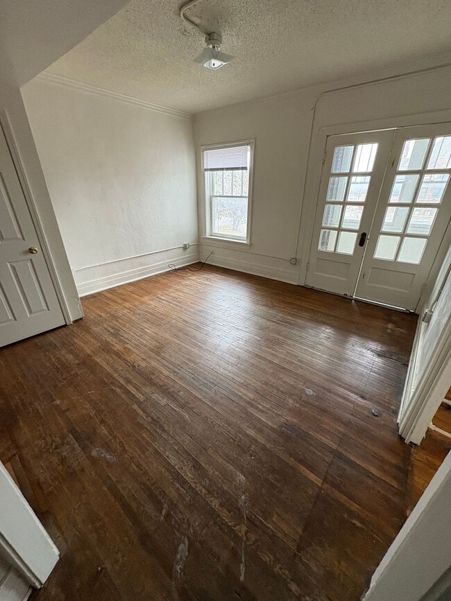 Building Photo - 608 Wellington St Unit A3